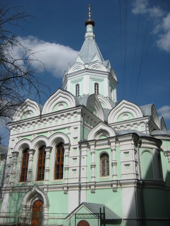 Церковь Троицы Живоначальной на Шаболовке, Якиманка (Центральный административный округ (ЦАО), г. Москва). фасады