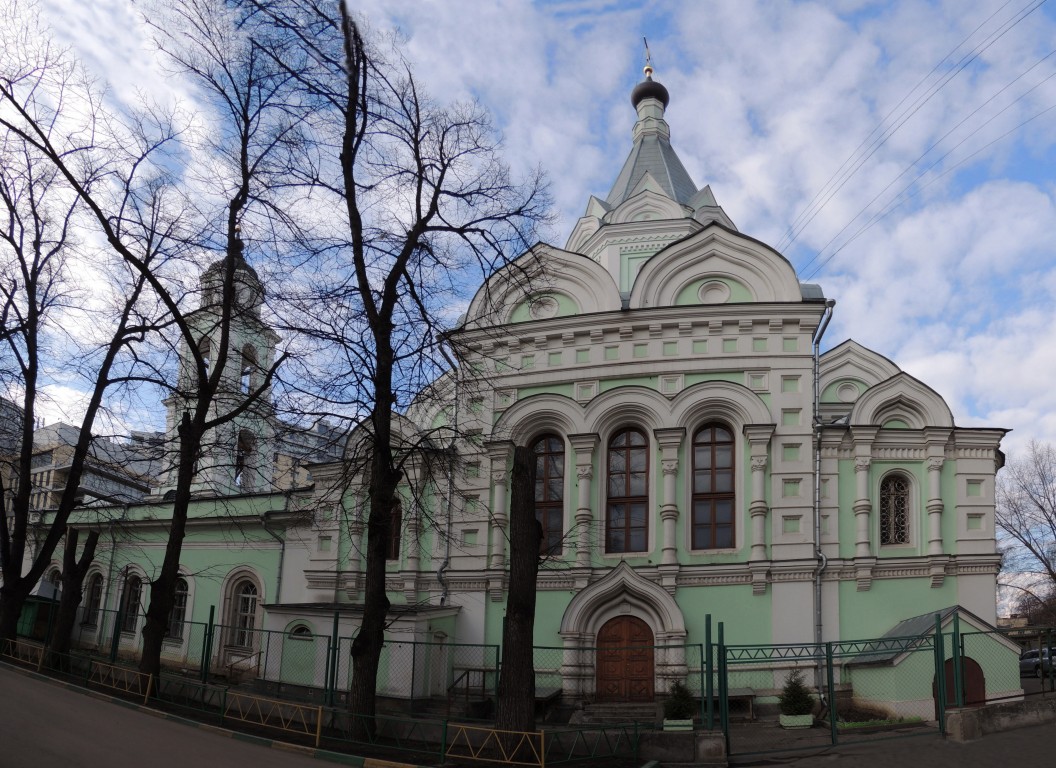 Якиманка. Церковь Троицы Живоначальной на Шаболовке. фасады