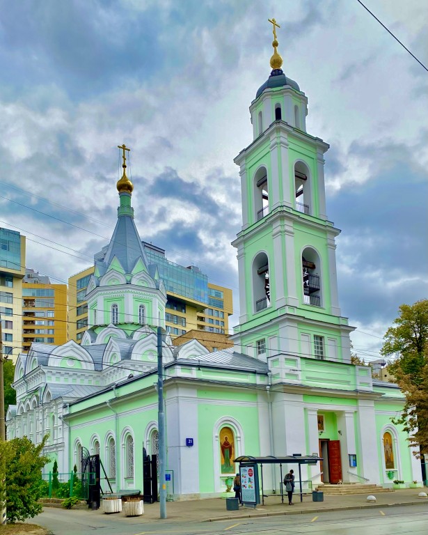 Церковь Троицы Живоначальной на Шаболовке, Якиманка (Центральный административный округ (ЦАО), г. Москва). фасады, Вид с СЗ 