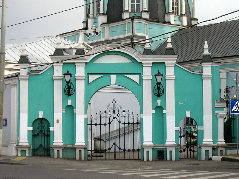 Церковь Николая Чудотворца (Преображения Господня) в Заяицком, Замоскворечье (Центральный административный округ (ЦАО), г. Москва). архитектурные детали, Врата ограды церкви Николая Чудотворца (Спаса Преображения) в Заяицком.