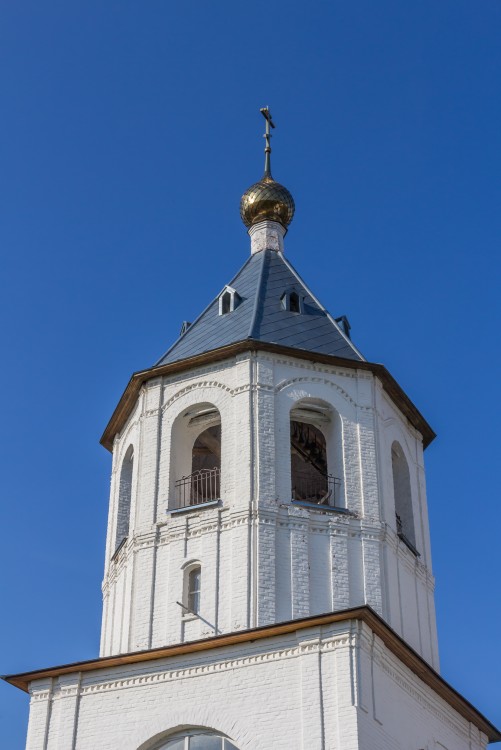Церковь Богоявления Господня (Космы и Дамиана) в Заречье, Верея (Наро-Фоминский городской округ, Московская область). архитектурные детали, Завершение колокольни