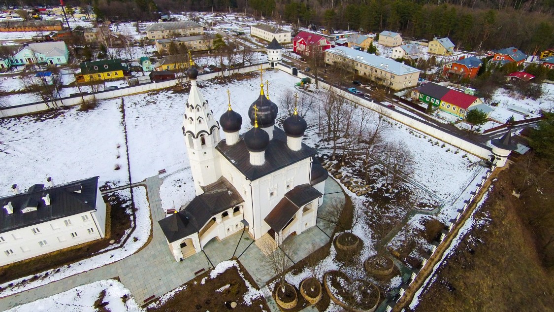 Верея. Спасский монастырь. Церковь Входа Господня в Иерусалим. фасады