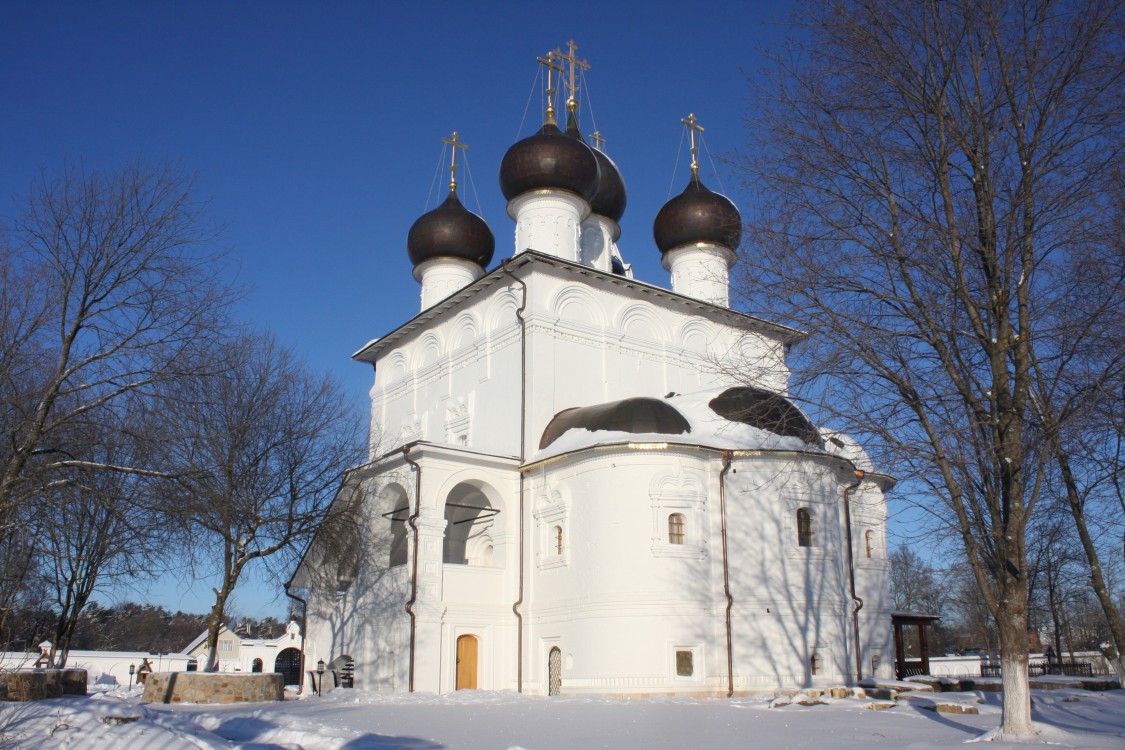 Верея. Спасский монастырь. Церковь Входа Господня в Иерусалим. фасады