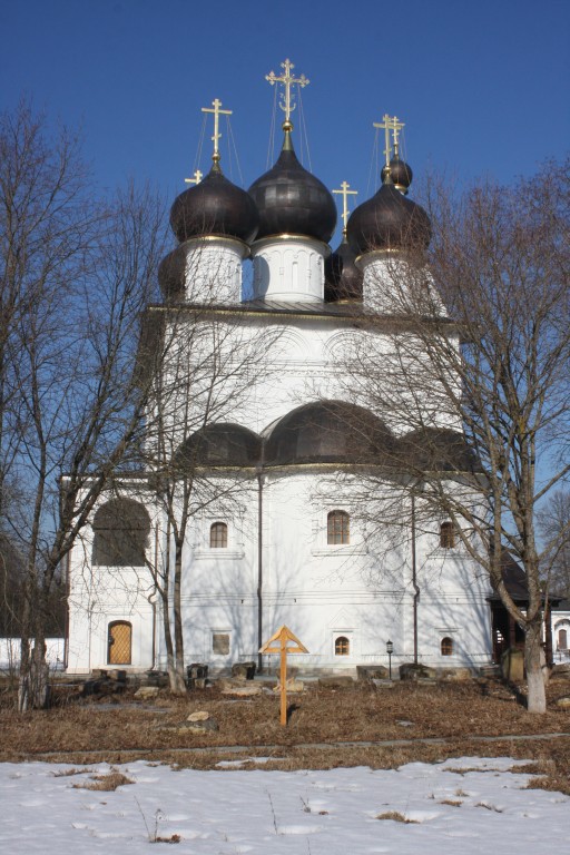 Верея. Спасский монастырь. Церковь Входа Господня в Иерусалим. фасады