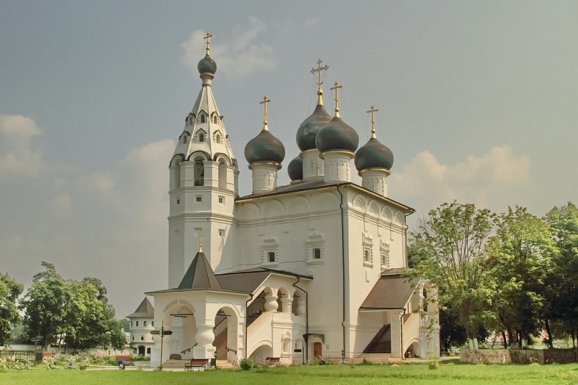 Верея. Спасский монастырь. Церковь Входа Господня в Иерусалим. фасады