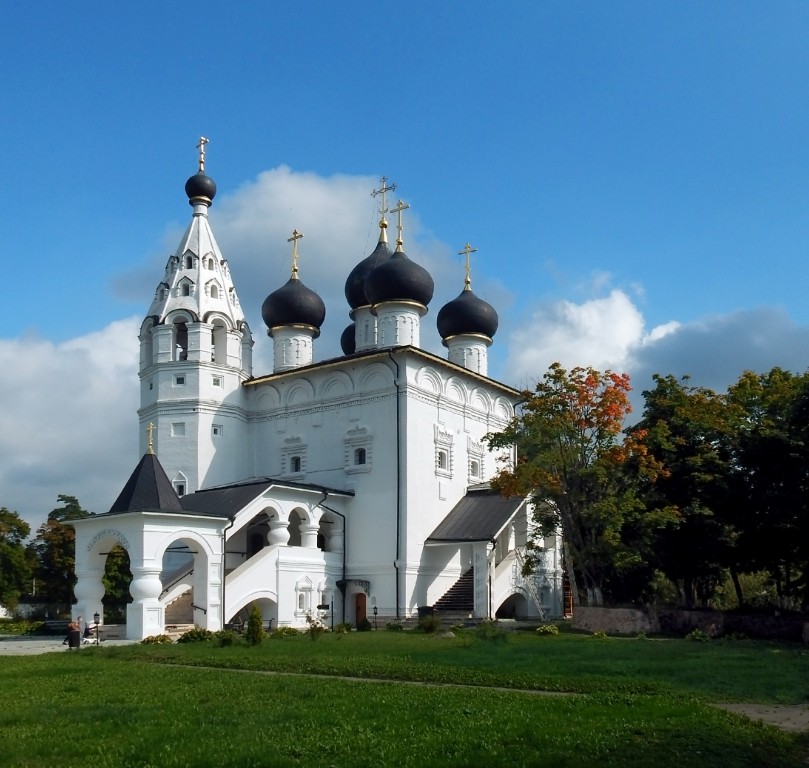 Верея. Спасский монастырь. Церковь Входа Господня в Иерусалим. фасады