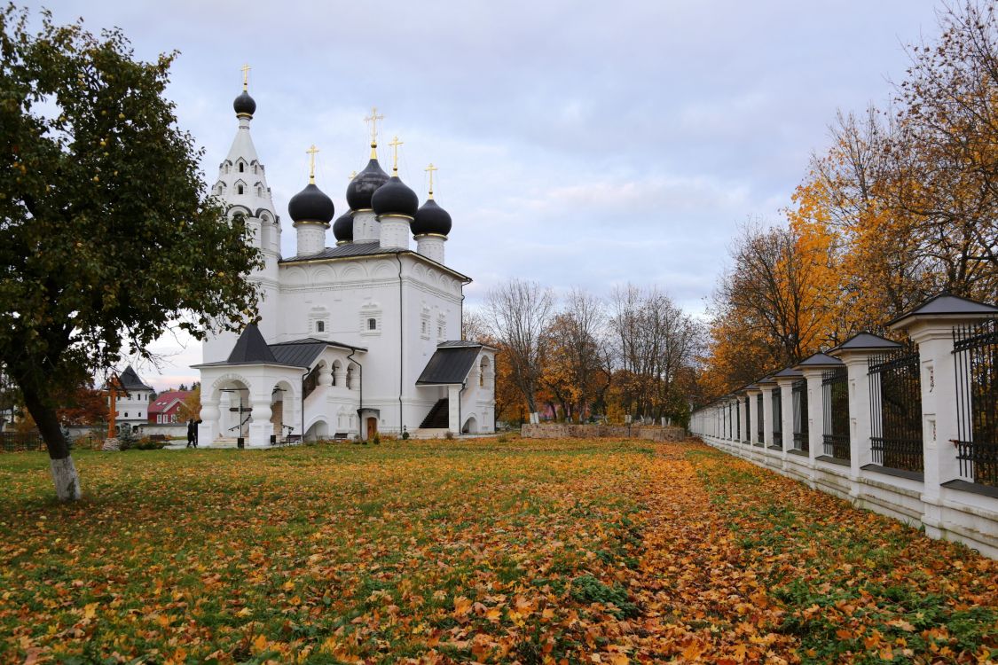 Верея. Спасский монастырь. Церковь Входа Господня в Иерусалим. фасады