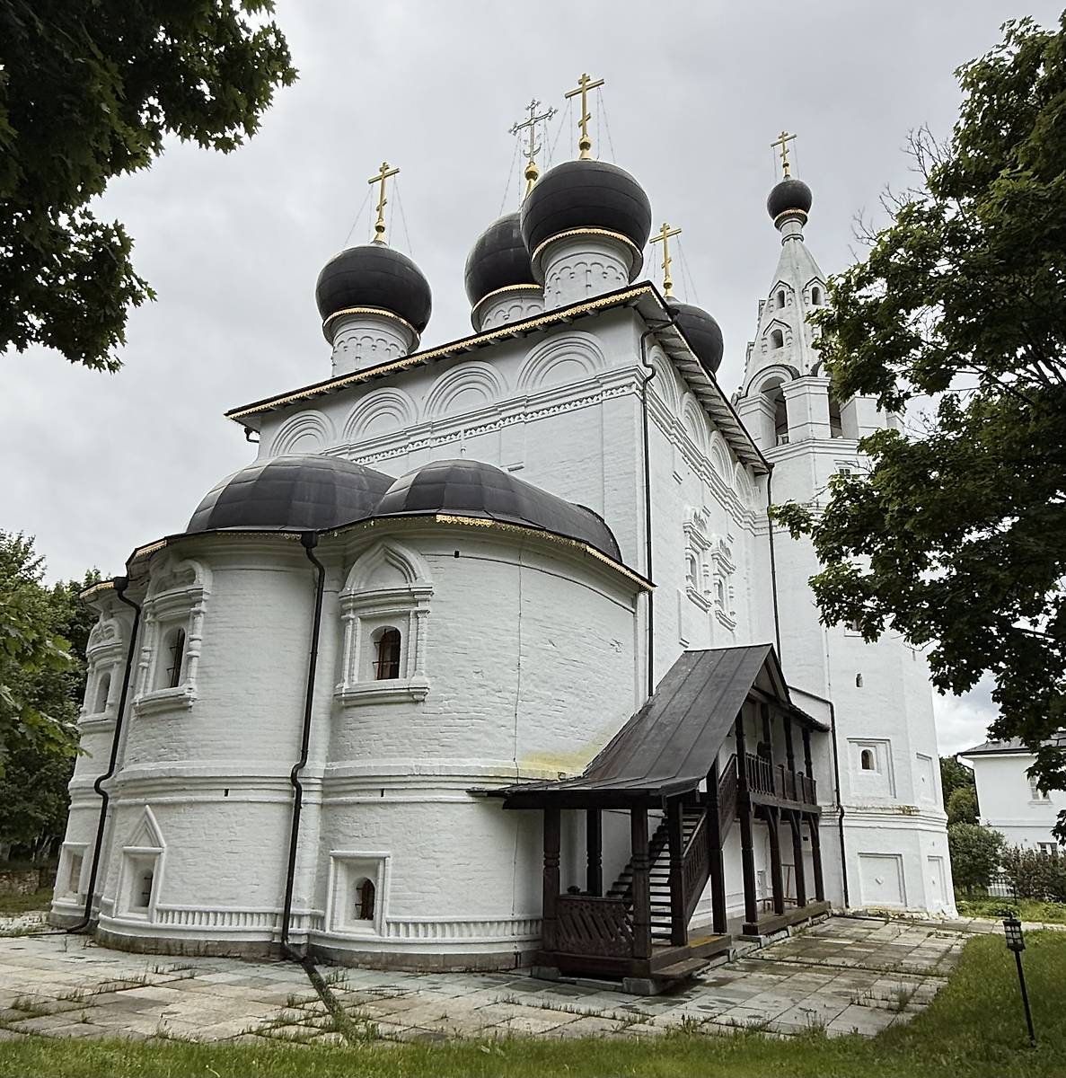 Вид с северо-востока, фасады. Спасский монастырь. Церковь Входа Господня в Иерусалим, Верея (Наро-Фоминский городской округ, Московская область)
