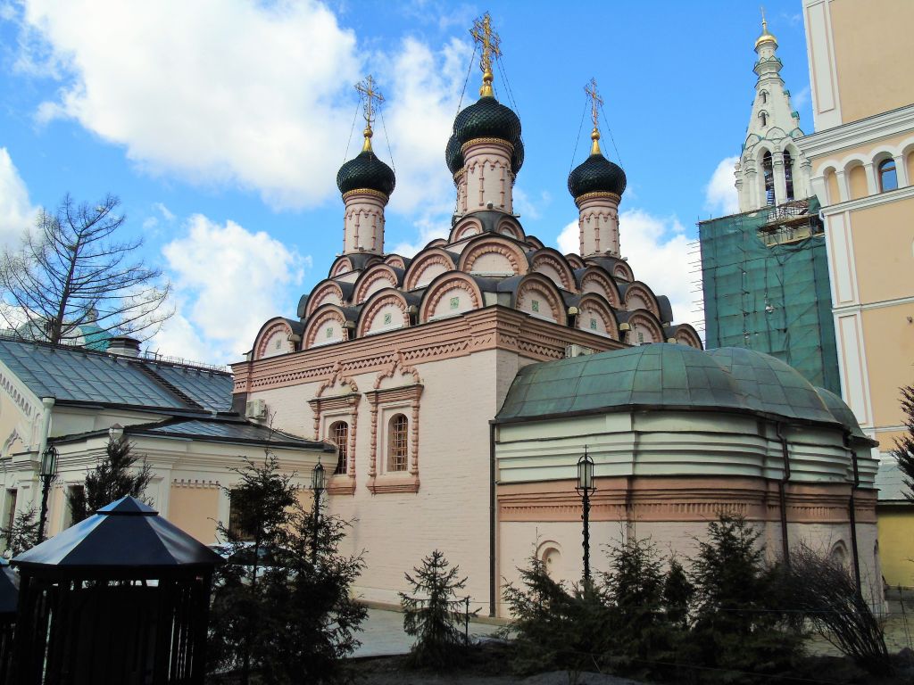 Якиманка. Церковь Софии, Премудрости Божией в Средних Садовниках. фасады