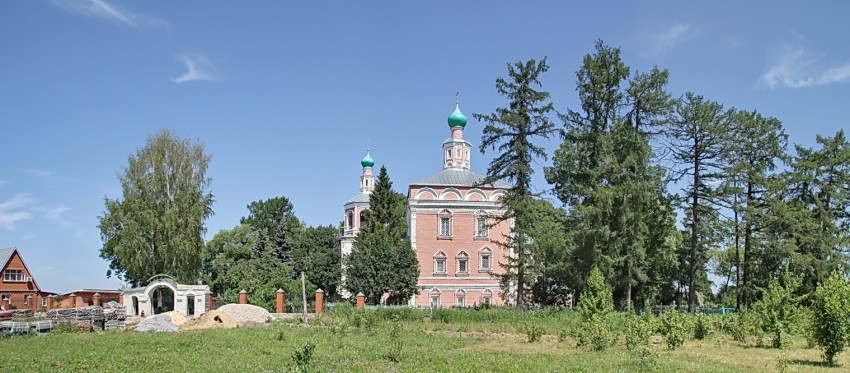 Венёв-Монастырь. Никольско-Успенский женский монастырь. общий вид в ландшафте