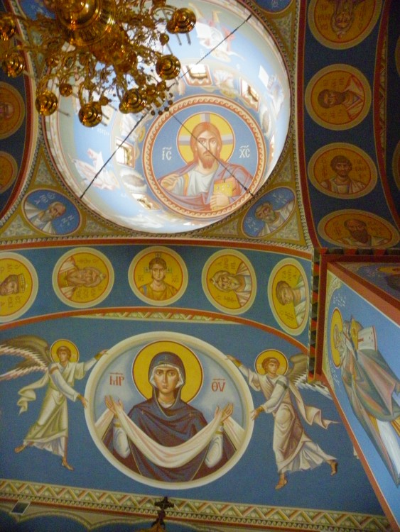 Церковь Рождества Пресвятой Богородицы, Кириши (Киришский район, Ленинградская область). интерьер и убранство, Подкупольное пространство