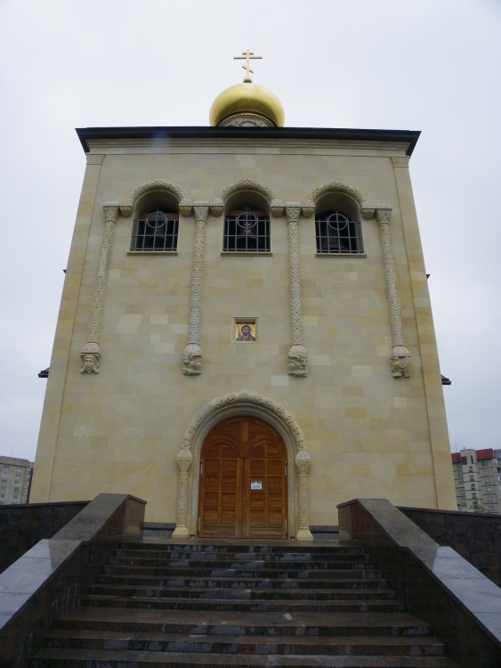 Церковь Рождества Пресвятой Богородицы, Кириши (Киришский район, Ленинградская область). фасады, Вход