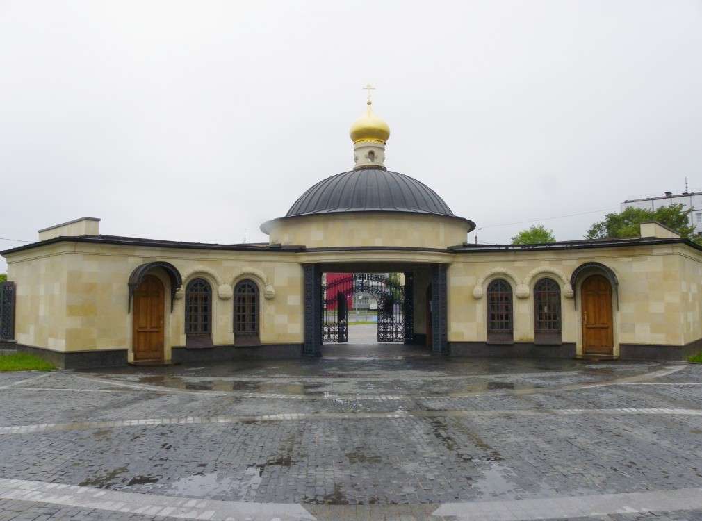 Кириши. Церковь Рождества Пресвятой Богородицы. фасады, Св. врата