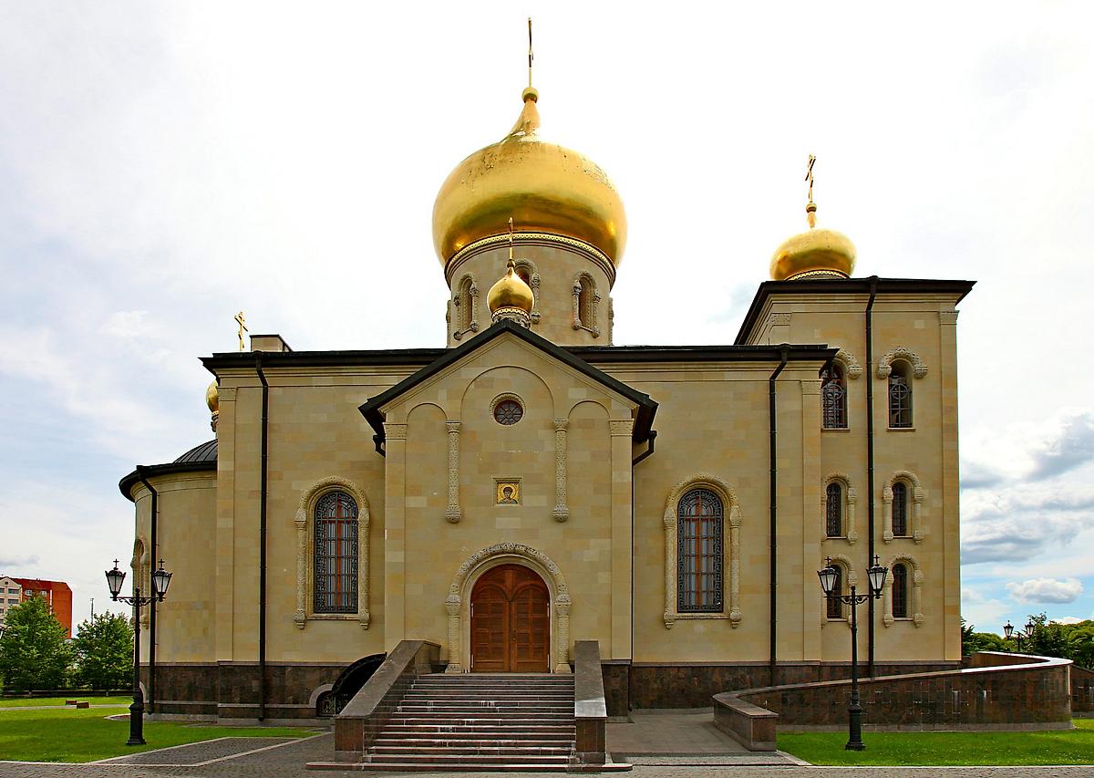 храм рождества Пресвятой Богородицы вид с боку, фасады. Церковь Рождества Пресвятой Богородицы, Кириши (Киришский район, Ленинградская область)