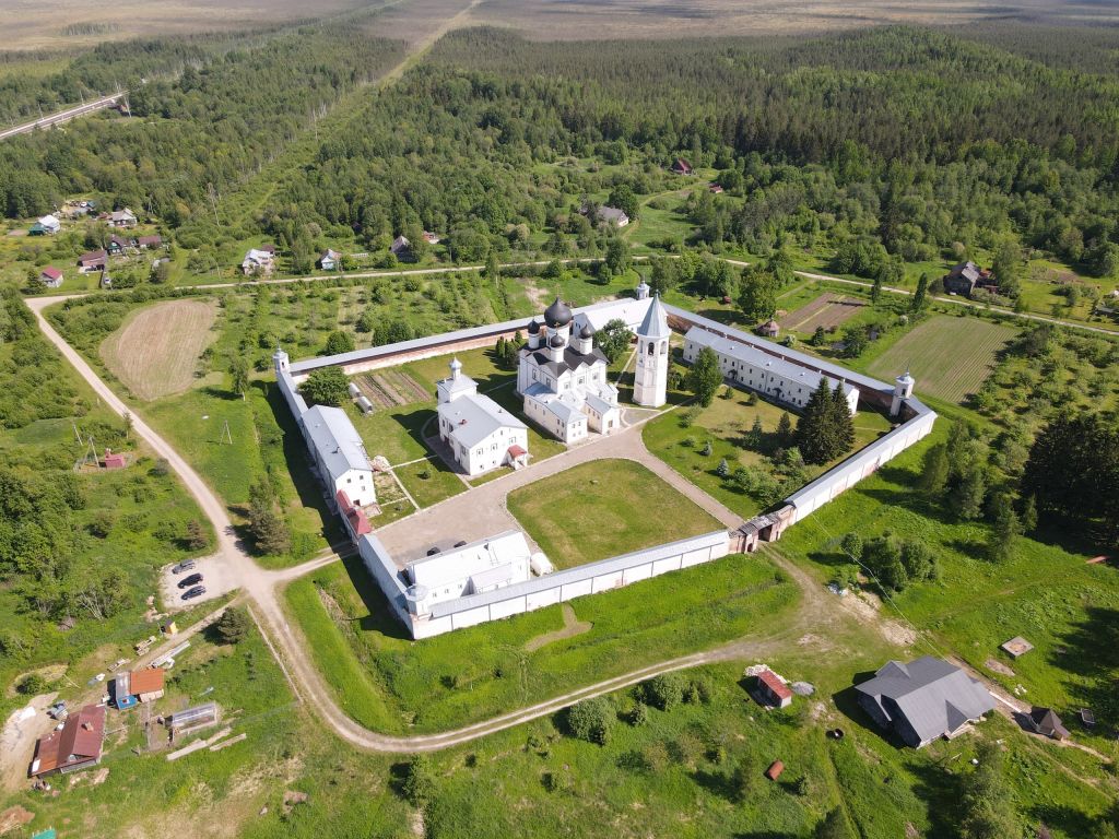 Троицкий Зеленецкий мужской монастырь, Зеленец (Волховский район, Ленинградская область). фасады