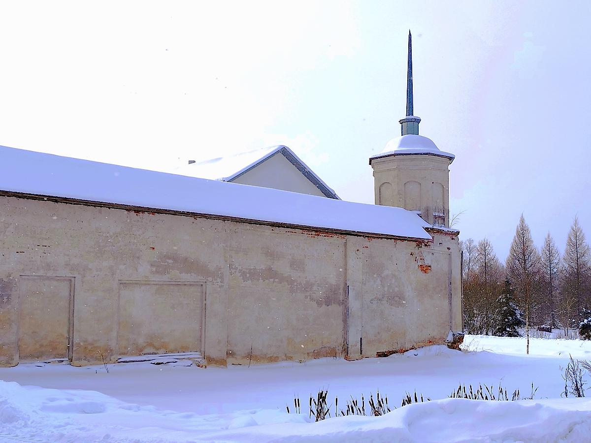 Монастырская стена, архитектурные детали. Троицкий Зеленецкий мужской монастырь, Зеленец (Волховский район, Ленинградская область)