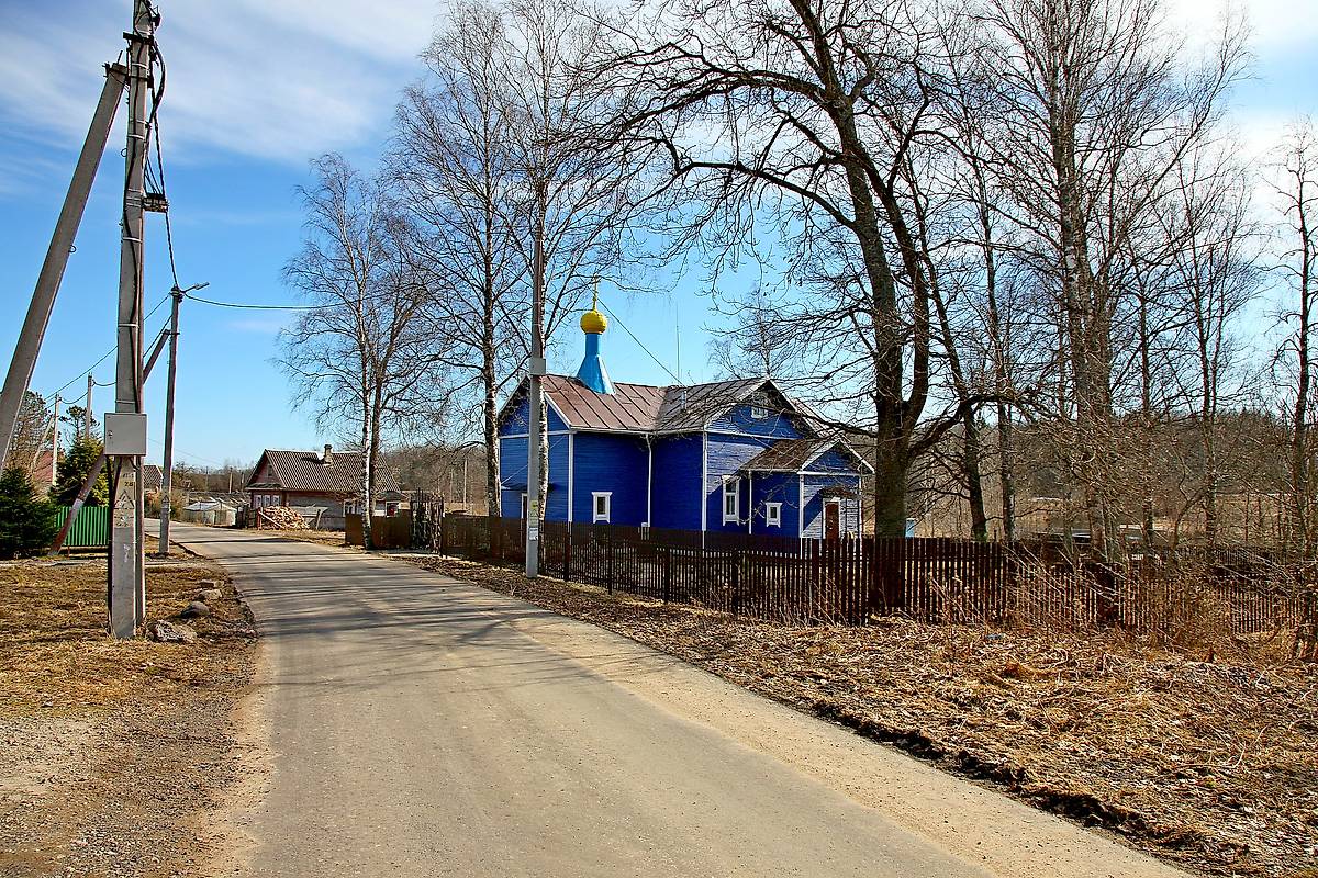 общий вид в ландшафте. Церковь Казанской иконы Божией Матери, Гудалово (Чудово) (Чудовский район, Новгородская область)