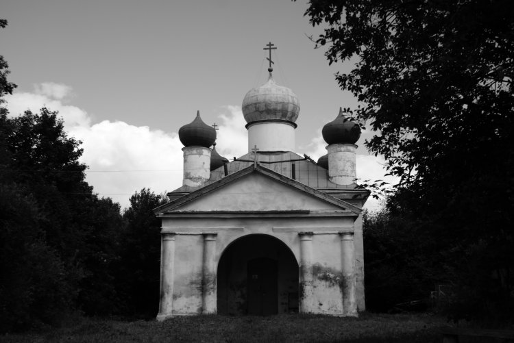 Церковь Покрова Пресвятой Богородицы, Горка (Тихвинский район, Ленинградская область). общий вид в ландшафте