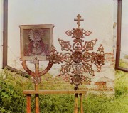 Церковь Преображения Господня (каменная), С. М. Прокудин-Горский. Запрестольный крест и икона [Божьей Матери «Знамение»] в церкви Преображения. [Пидьма.] 1909 год.
фото с http://prokudin-gorskiy.ru/image.php?ID=907<br>, Пидьма, Подпорожский район, Ленинградская область