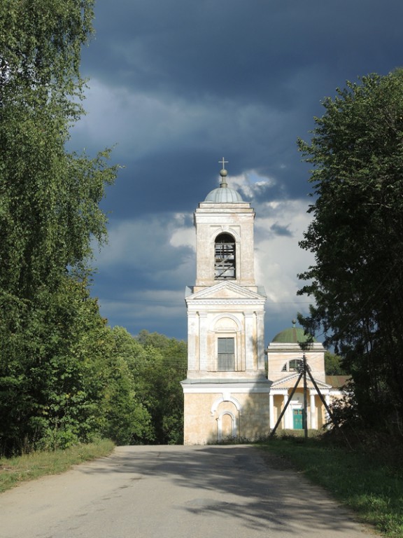 Церковь Троицы Живоначальной, Прямухино (Кувшиновский район, Тверская область). архитектурные детали, Вид с западной стороны