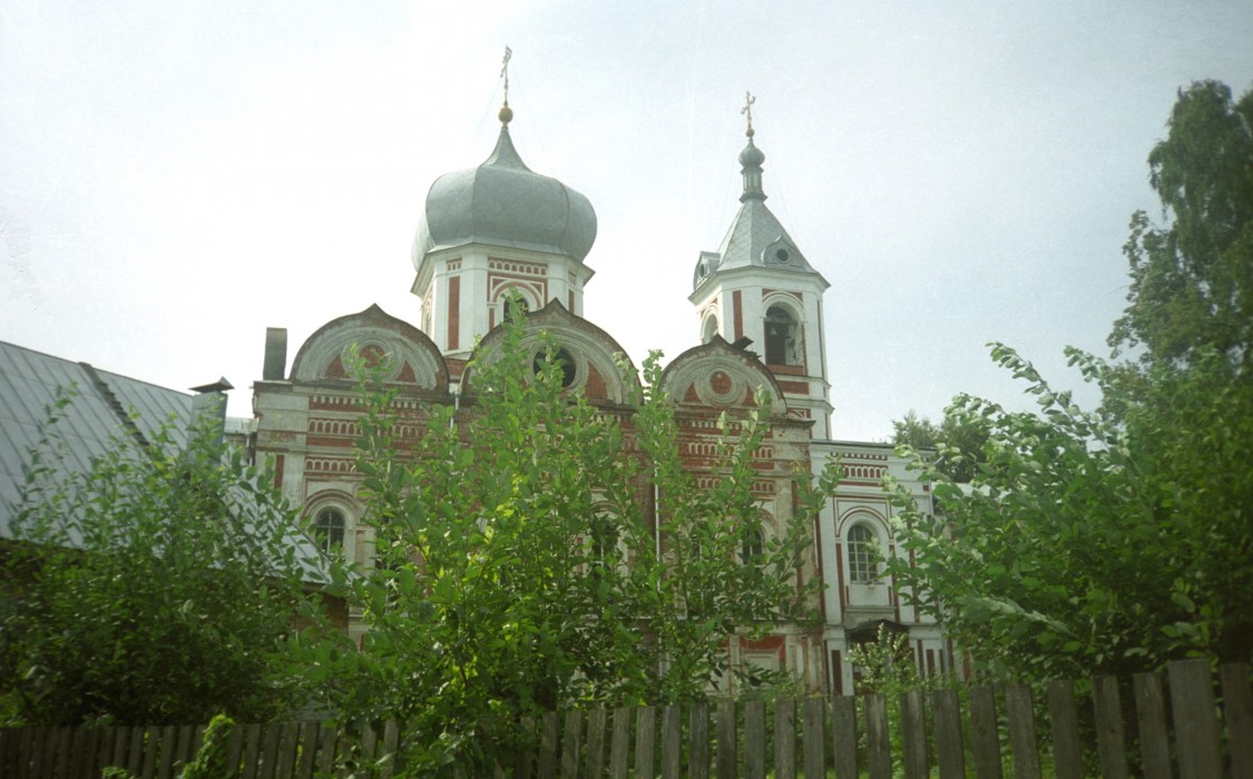 Вышний Волочёк. Церковь Успения Пресвятой Богородицы. фасады