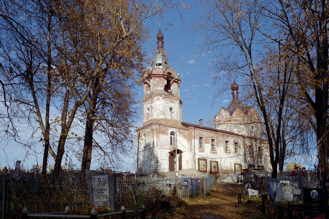 Церковь Спаса Преображения, Вышний Волочёк (Вышневолоцкий район и г. Вышний Волочёк, Тверская область). общий вид в ландшафте, Удивительно красивый храм. Радует, что идут восстановительные работы!