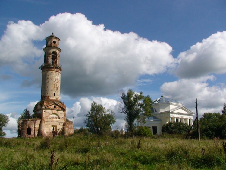 Церковь Казанской иконы Божией Матери, Арпачёво (Торжокский район и г. Торжок, Тверская область). общий вид в ландшафте