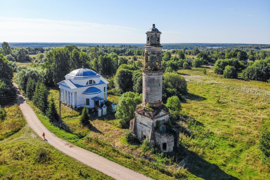 Церковь Казанской иконы Божией Матери, Арпачёво (Торжокский район и г. Торжок, Тверская область). общий вид в ландшафте