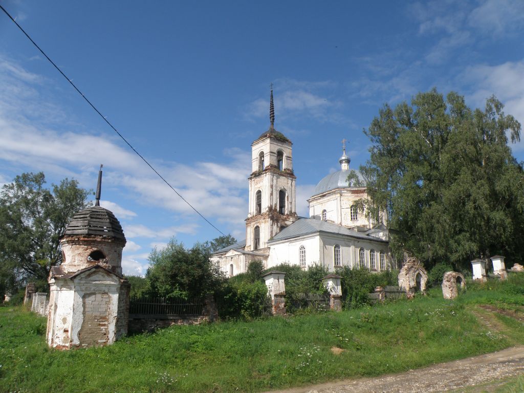 Церковь Спаса Преображения, Спас (Торжокский район и г. Торжок, Тверская область). общий вид в ландшафте