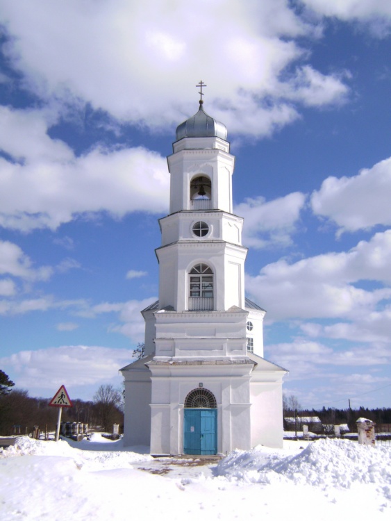 Церковь Казанской иконы Божией Матери, Рашкино (Торжокский район и г. Торжок, Тверская область). фасады, Казанский храм в с. Рашкино
фото 27 марта 2009 года