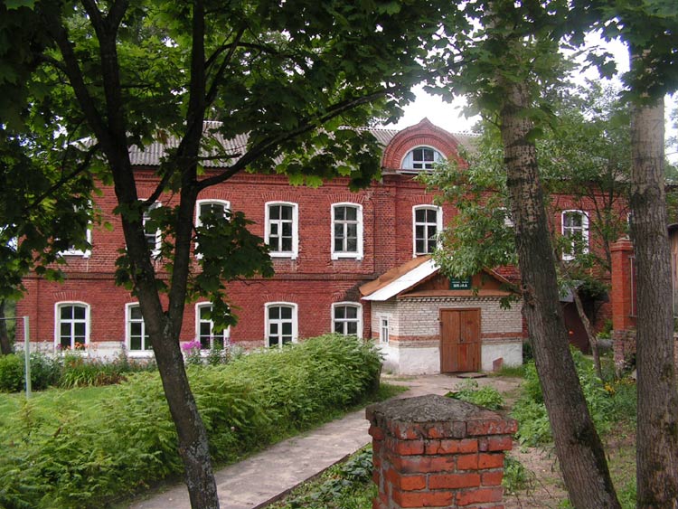 Церковь Рождества Пресвятой Богородицы, Гора (Орехово-Зуевский городской округ, Московская область). дополнительная информация, Бывшая церковно-приходская школа