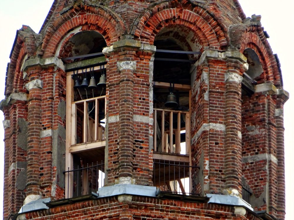 Церковь Рождества Пресвятой Богородицы, Гора (Орехово-Зуевский городской округ, Московская область). архитектурные детали, Часовня у источника
