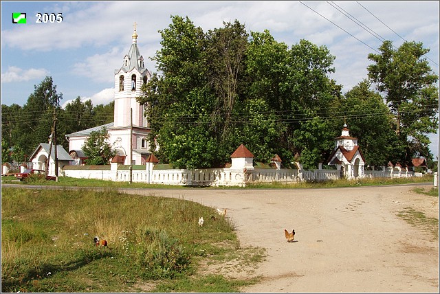 Церковь Всех Святых, Эдемское (Камешковский район, Владимирская область). общий вид в ландшафте, Вид Всехсвятской церкви с колокольней и ограды с юго-востока