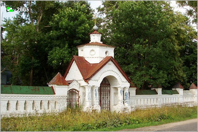 Церковь Всех Святых, Эдемское (Камешковский район, Владимирская область). дополнительная информация, Южные ворота