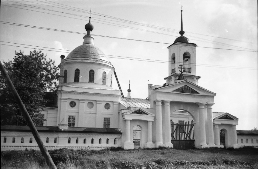 Горки. Церковь Троицы Живоначальной. фасады