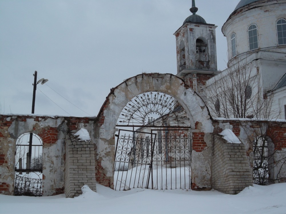 Церковь Троицы Живоначальной, Горки (Камешковский район, Владимирская область). дополнительная информация, Восточные ворота церковной ограды