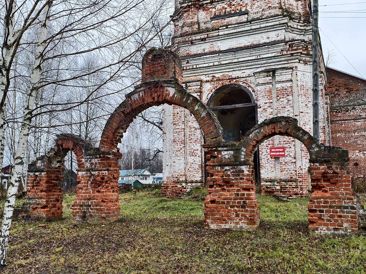 Западные святые ворота, дополнительная информация. Церковь Введения во храм Пресвятой Богородицы, Мостцы (Камешковский район, Владимирская область)