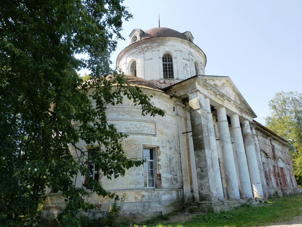 Патакино. Церковь Троицы Живоначальной. фасады