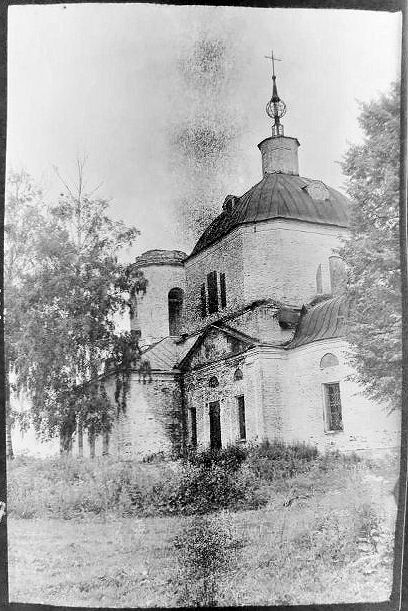 Лаптево. Церковь Николая Чудотворца. архивная фотография, Вид с юго-востока, портретная ориентация. Фотограф Комеч А.И.; Госкаталог № 26982907; ГНИМА