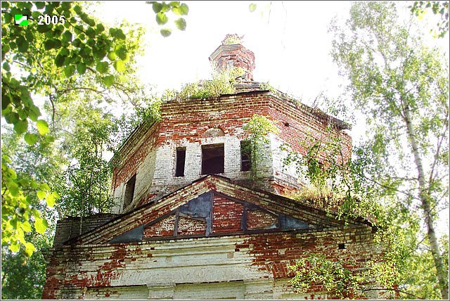 Церковь Воскресения Христова, Нестерково (Камешковский район, Владимирская область). фасады, Верх северного фасада основного объема
