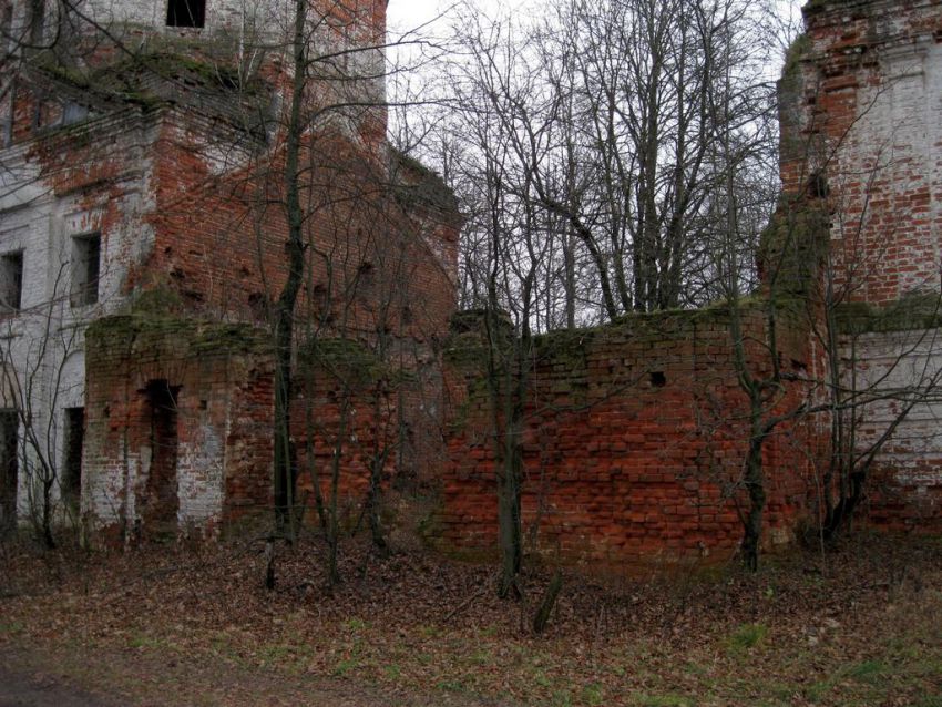 Нестерково. Церковь Воскресения Христова. архитектурные детали, частично сохранившиеся северная стена трапезной.