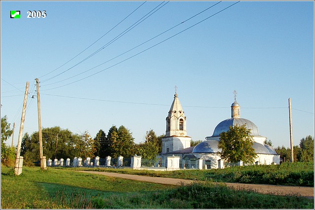Второво. Церковь Михаила Архангела. общий вид в ландшафте, Общий вид с юго-востока