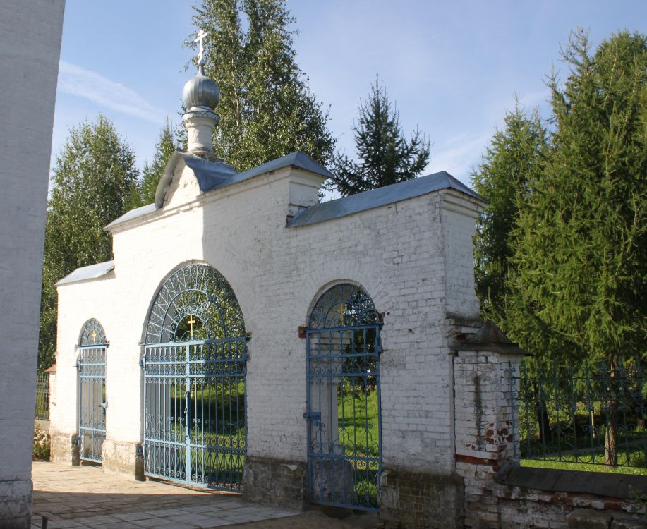 Второво. Церковь Михаила Архангела. дополнительная информация, Внутренняя сторона западных ворот ограды      