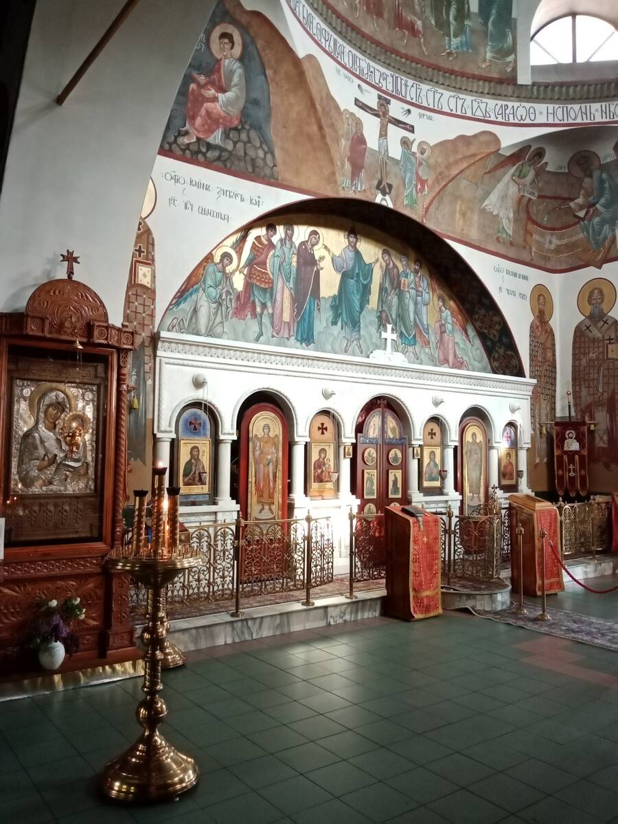 Церковь Георгия Победоносца в Грузинах, Пресненский (Центральный административный округ (ЦАО), г. Москва). интерьер и убранство, Вид на иконостас с северной стороны храма