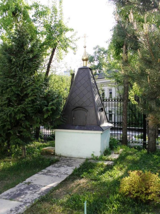 Церковь Николая Чудотворца на Трёх Горах (в Новом Ваганькове), Пресненский (Центральный административный округ (ЦАО), г. Москва). дополнительная информация, Колодец  возле  храма