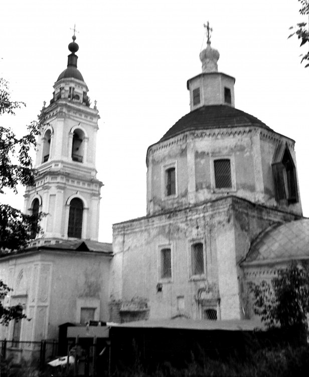 Арбат. Церковь Девяти мучеников Кизических. фасады