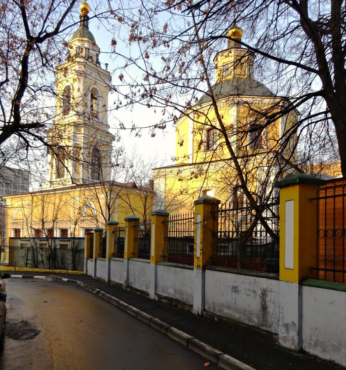 Арбат. Церковь Девяти мучеников Кизических. фасады