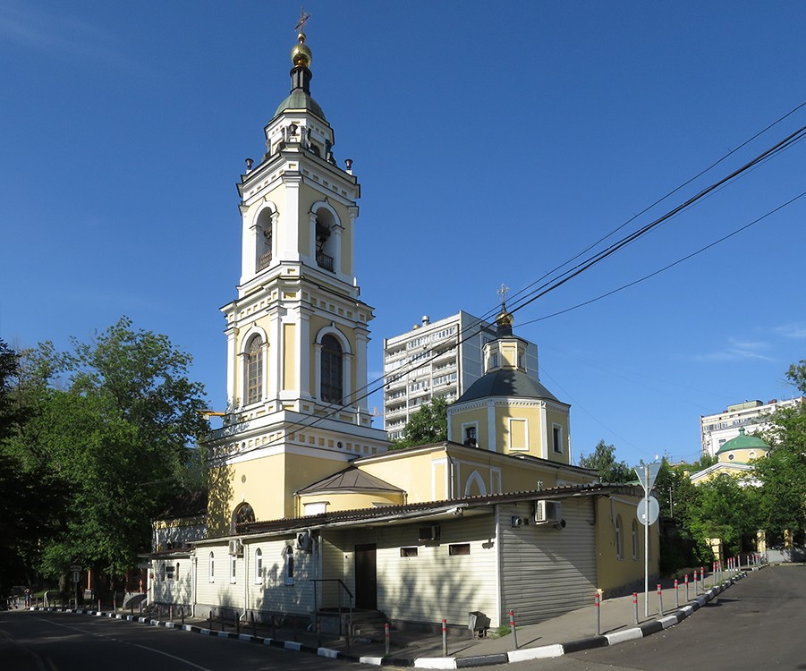 Арбат. Церковь Девяти мучеников Кизических. фасады