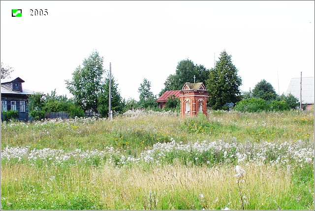 Неизвестная часовня, Макариха (Камешковский район, Владимирская область). общий вид в ландшафте, Общий вид с юго-востока