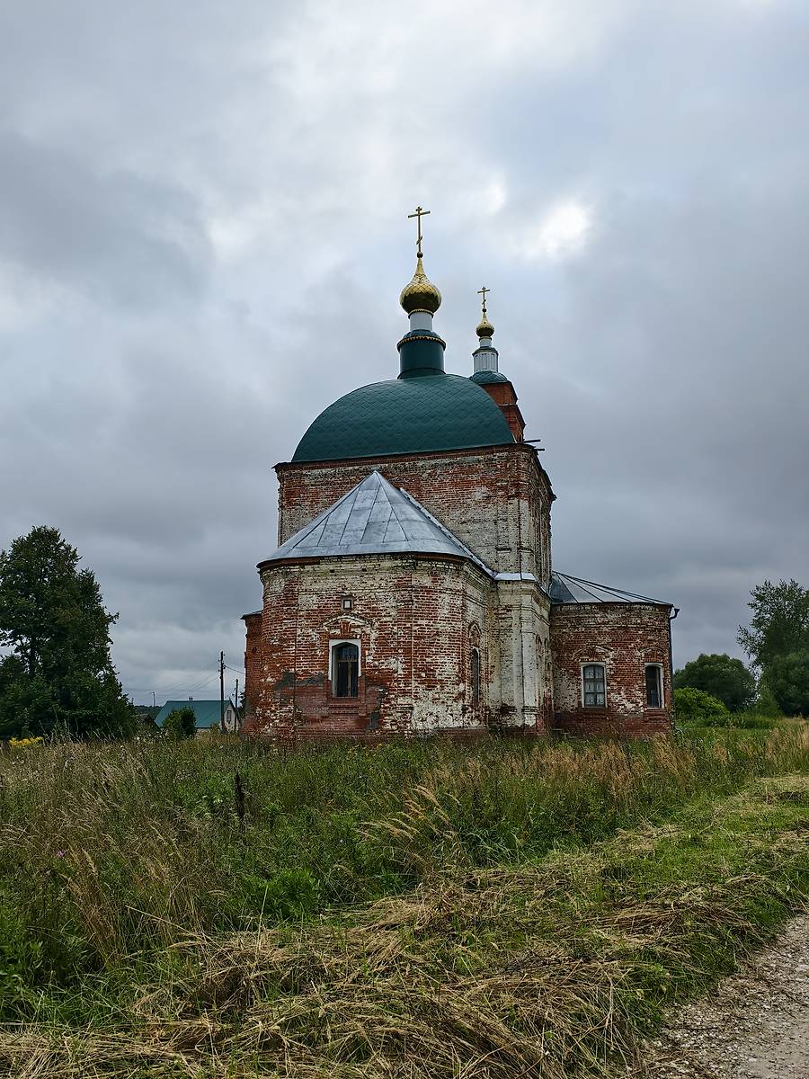 Общий вид с востока, фасады. Церковь Воздвижения Креста Господня, Коверино (Камешковский район, Владимирская область)